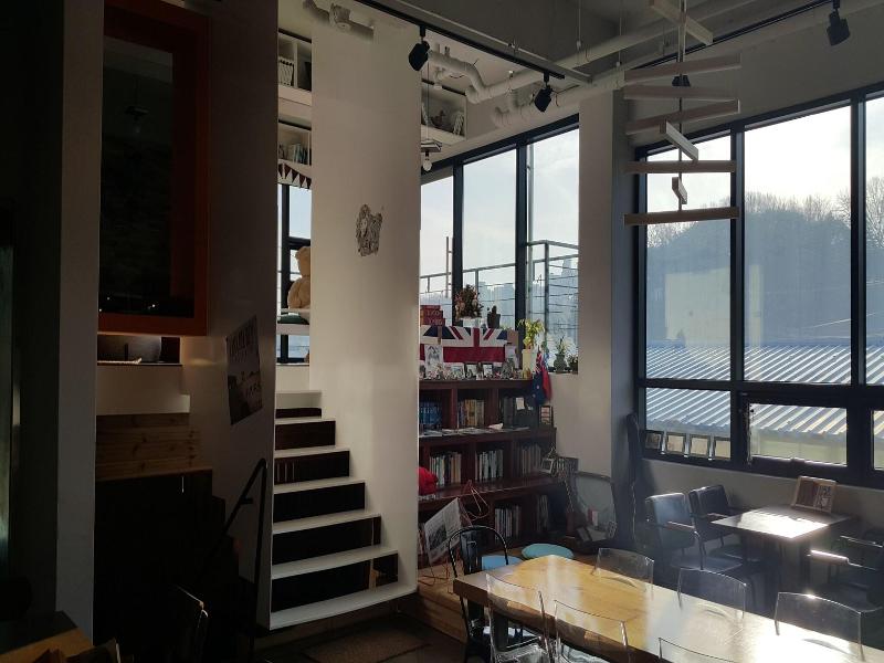 Andong Poong-gyung hostel n LIBRARY image