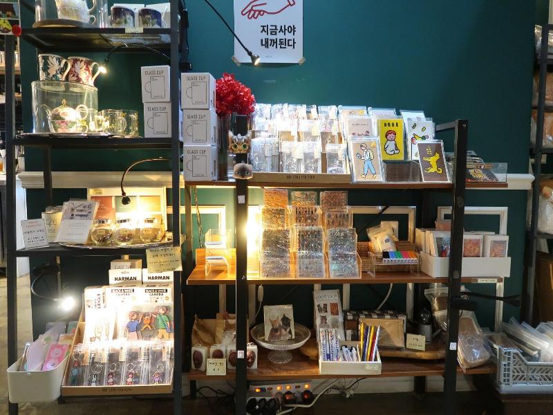 Andong Poong-gyung hostel n LIBRARY