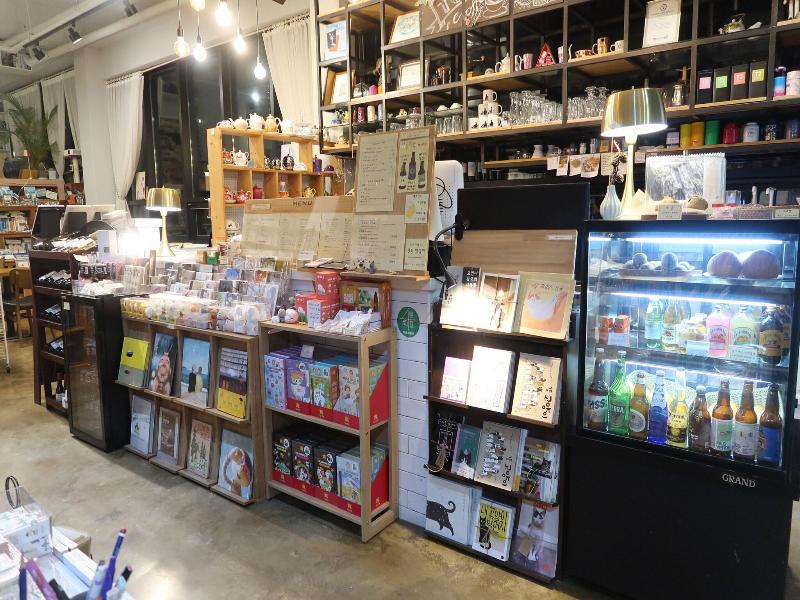 Andong Poong-gyung hostel n LIBRARY