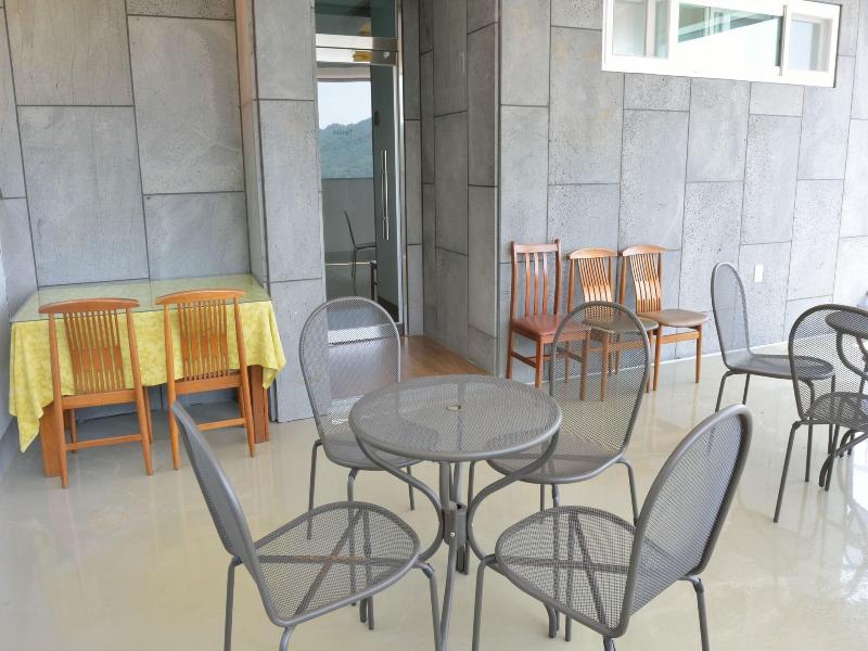Andong Poong-gyung hostel n LIBRARY