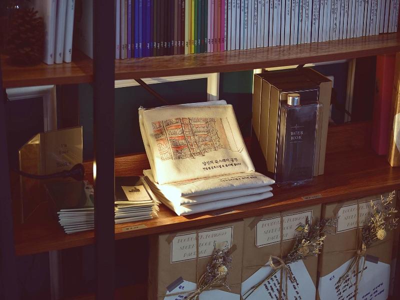 Andong Poong-gyung hostel n LIBRARY image