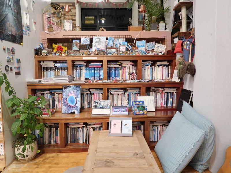 Andong Poong-gyung hostel n LIBRARY image