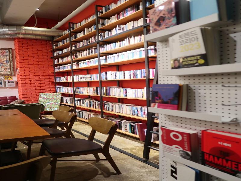 Andong Poong-gyung hostel n LIBRARY image