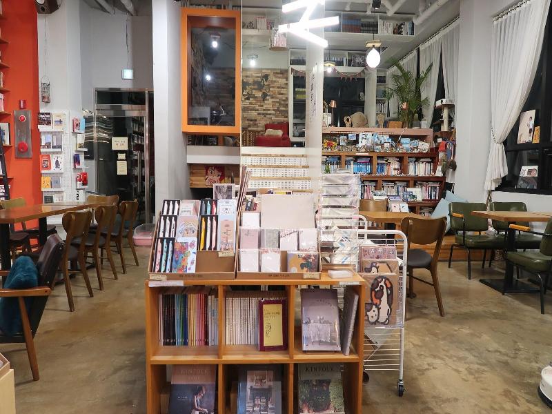 Andong Poong-gyung hostel n LIBRARY image