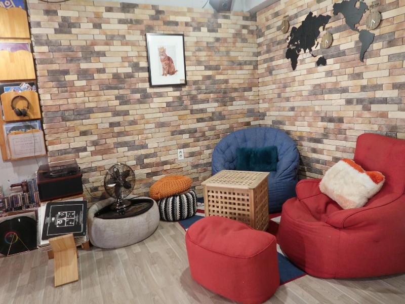 Andong Poong-gyung hostel n LIBRARY image