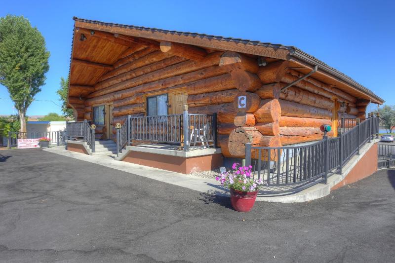 Soap Lake Natural Spa And Resort image