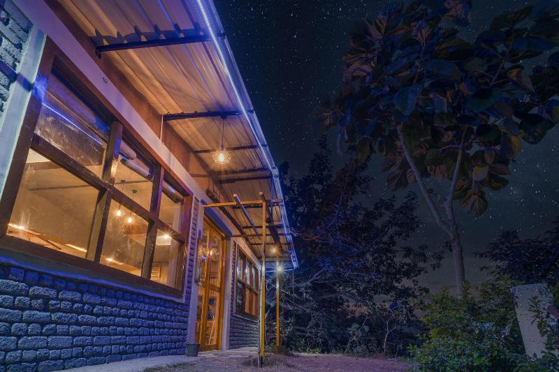 Lahermitage Resort image