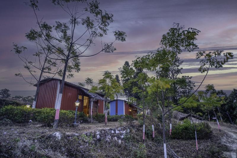 Lahermitage Resort image