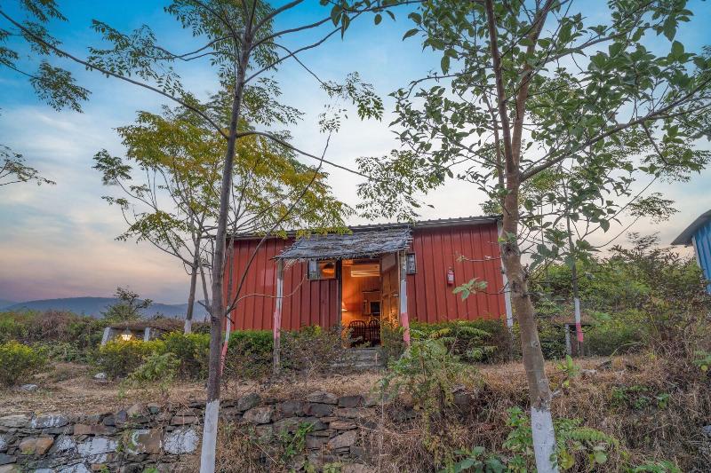 Lahermitage Resort image