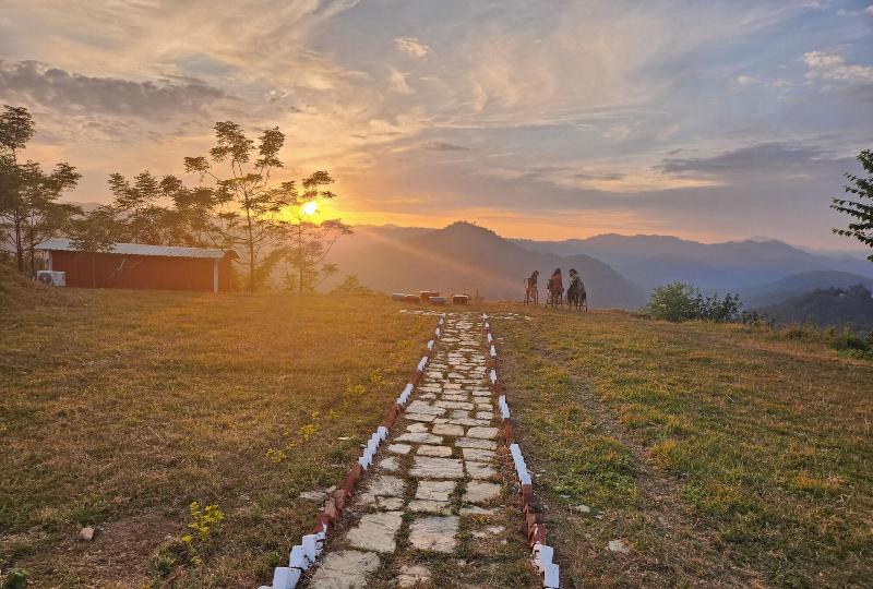 Lahermitage Resort image
