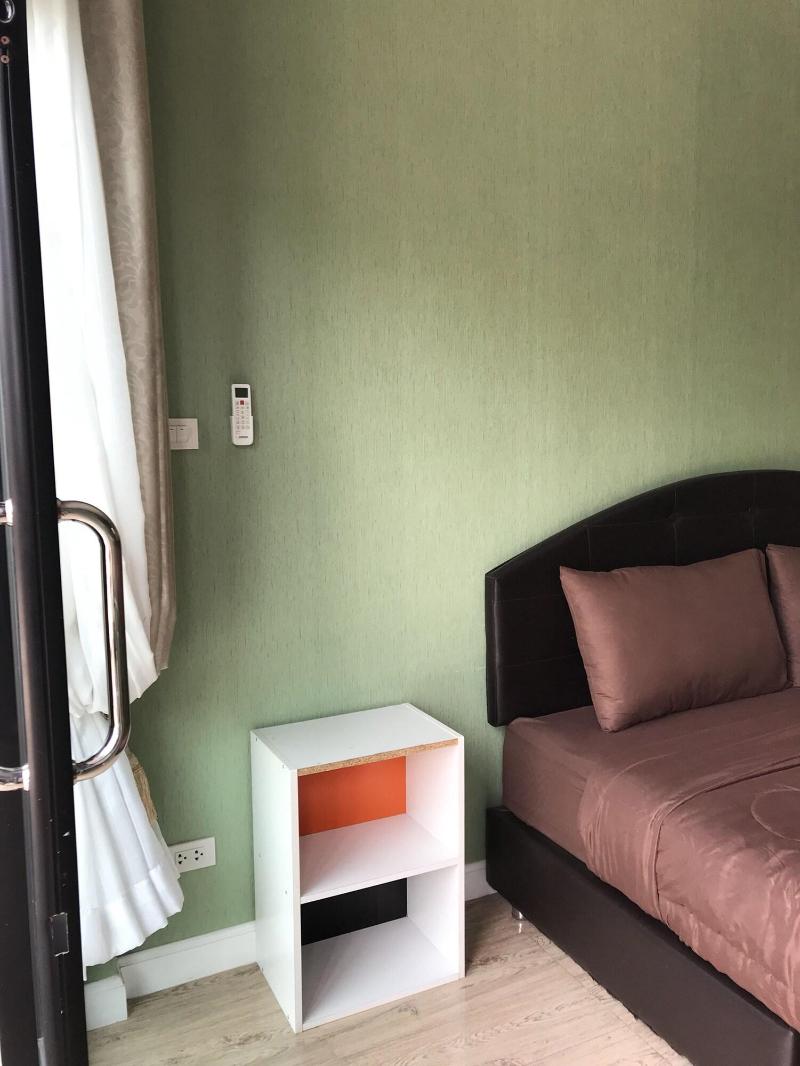7 House image 8
