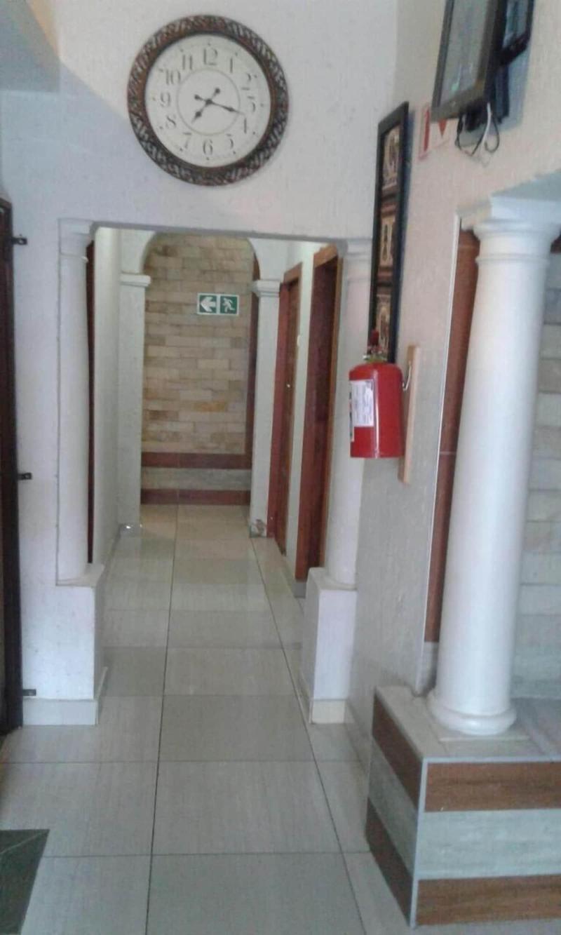 Royal Crown Guesthouse image