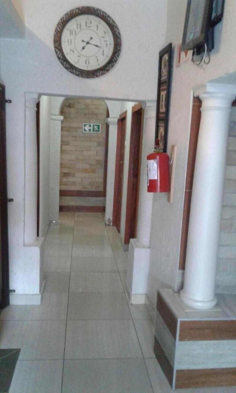 Royal Crown Guesthouse image