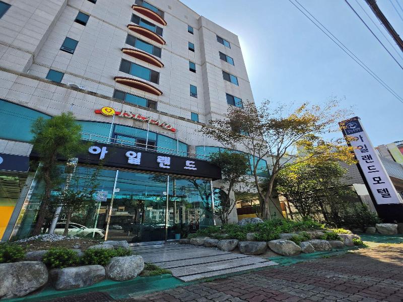 Island Motel image