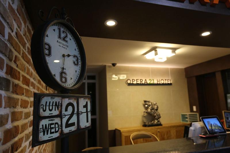 Opera 21 Hotel image