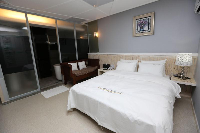 Opera 21 Hotel image