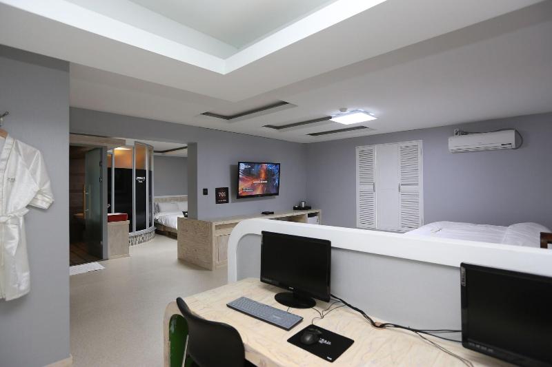 Opera 21 Hotel image