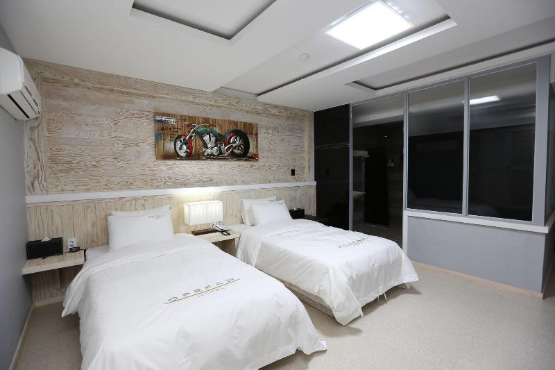Opera 21 Hotel image