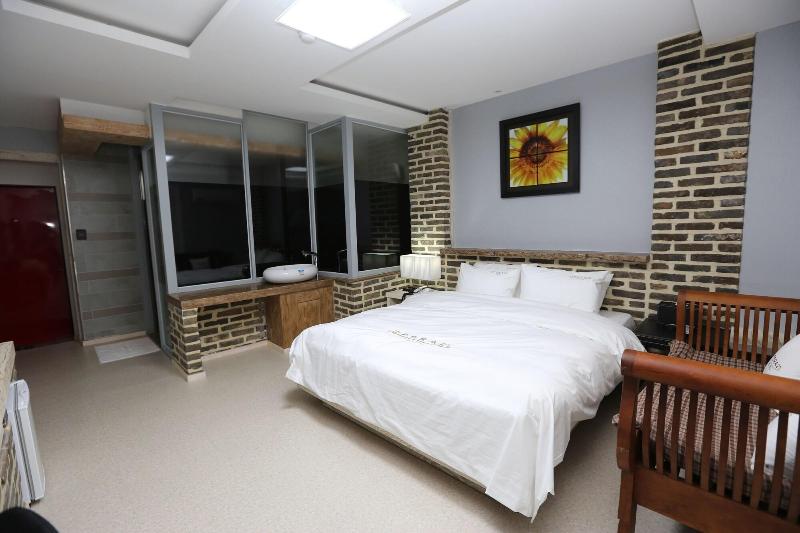 Opera 21 Hotel image