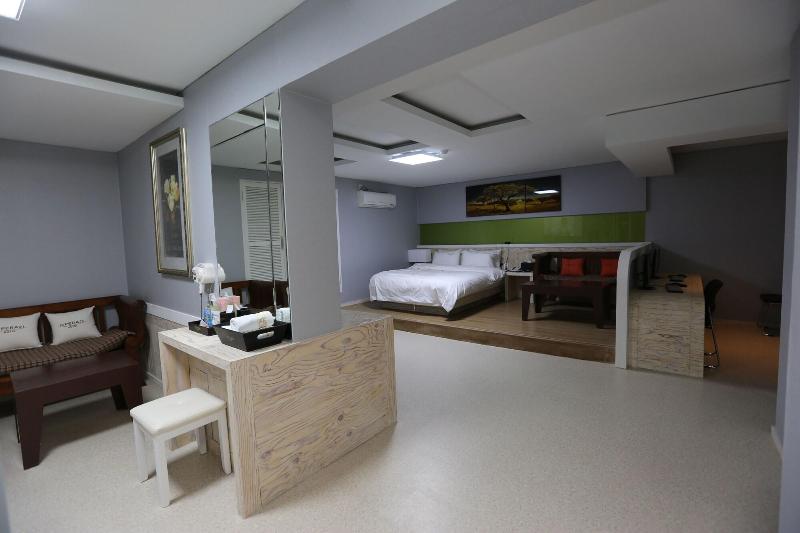 Opera 21 Hotel image