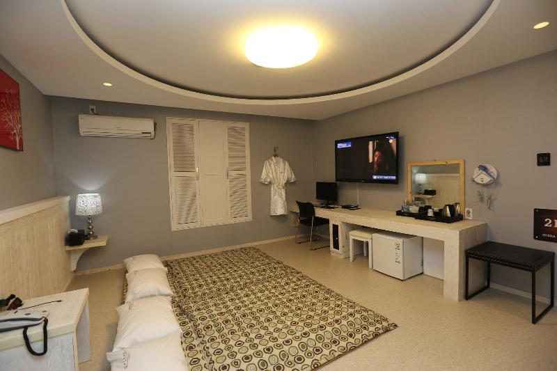 Opera 21 Hotel image