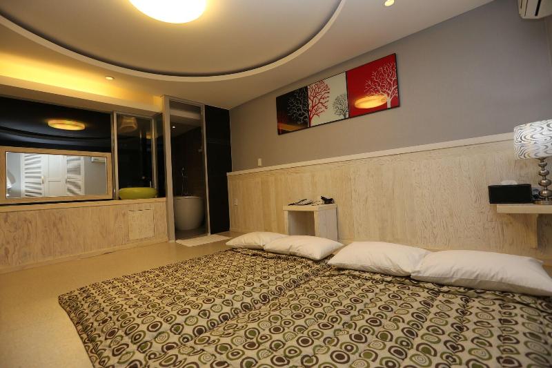 Opera 21 Hotel image