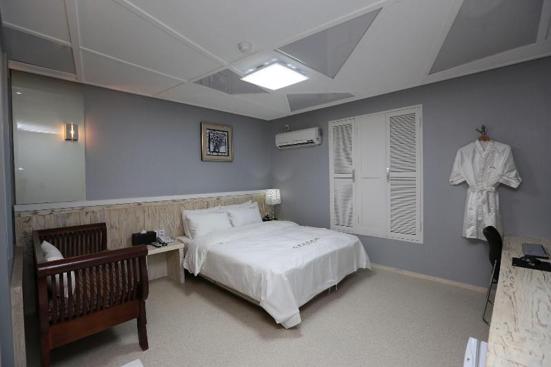 Opera 21 Hotel image