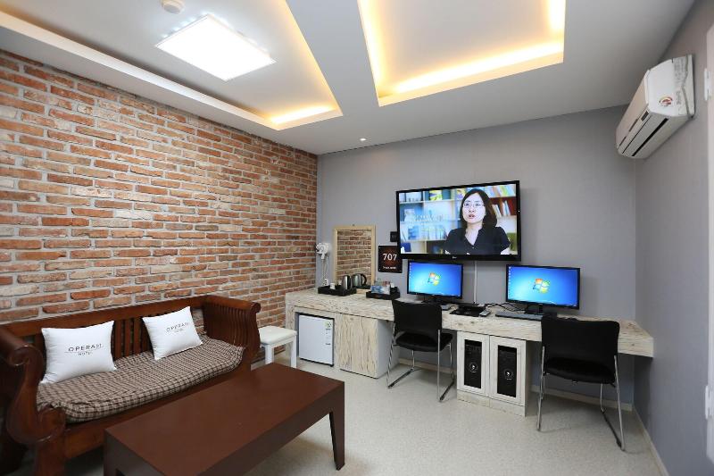 Opera 21 Hotel image