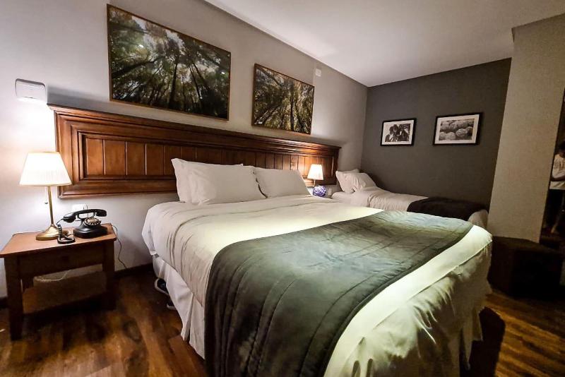 DOUBLE SUPERIOR QUEEN BED