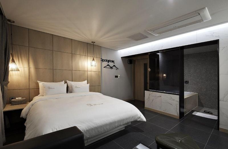 Gracias Hotel Gimhae image