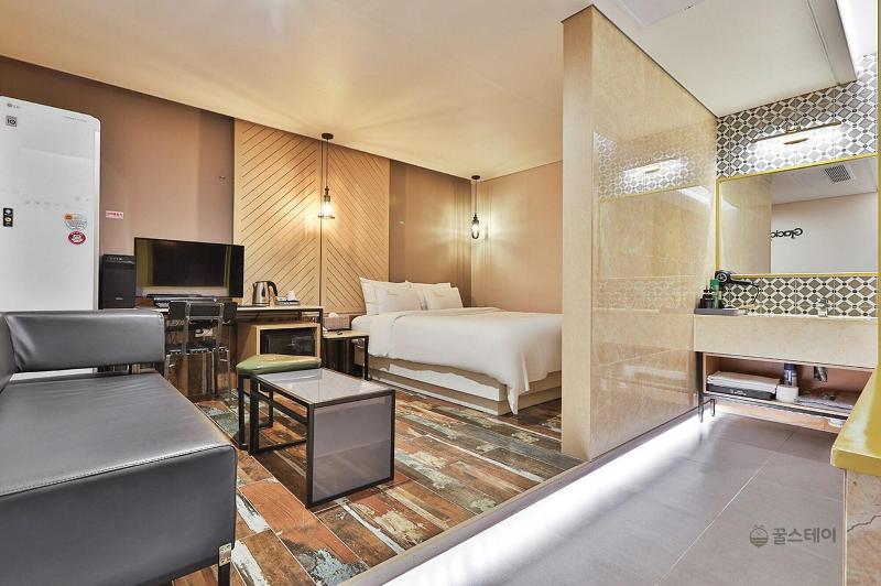 Gracias Hotel Gimhae image