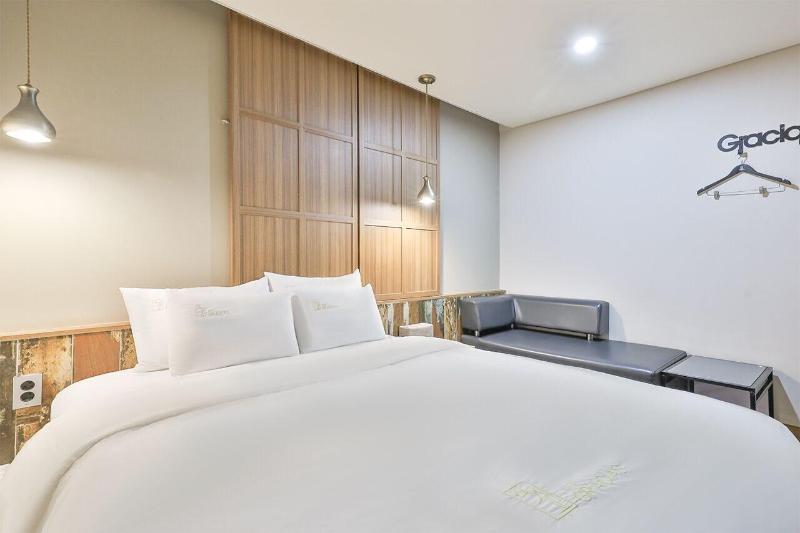 Gracias Hotel Gimhae image