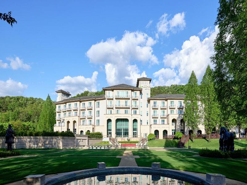 Adonis Hotel image