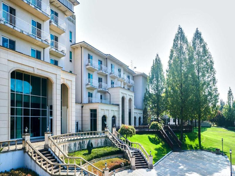 Adonis Hotel image
