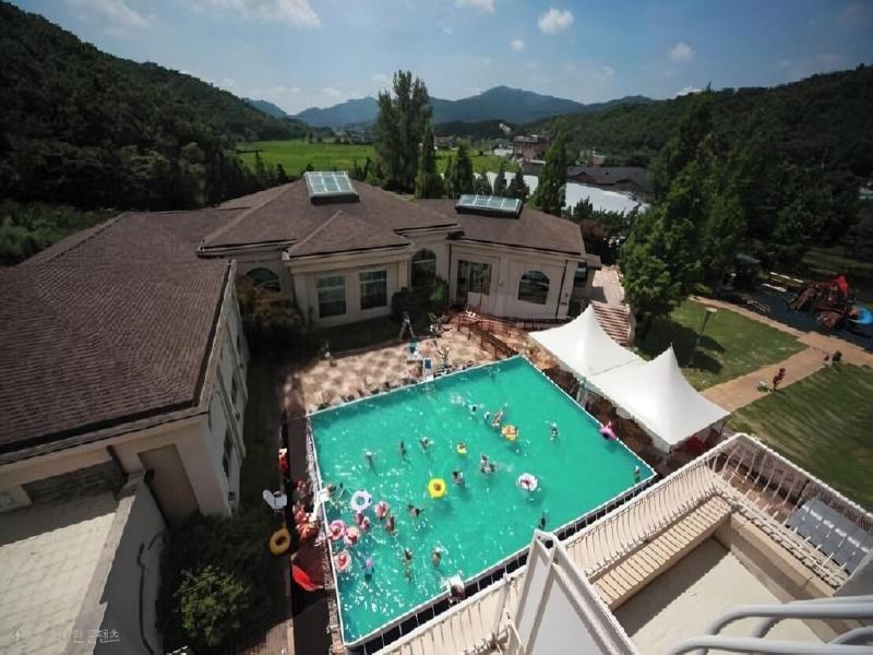 Adonis Hotel image