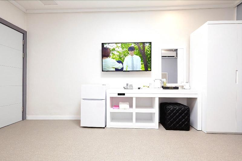 K-Pop Hotel image