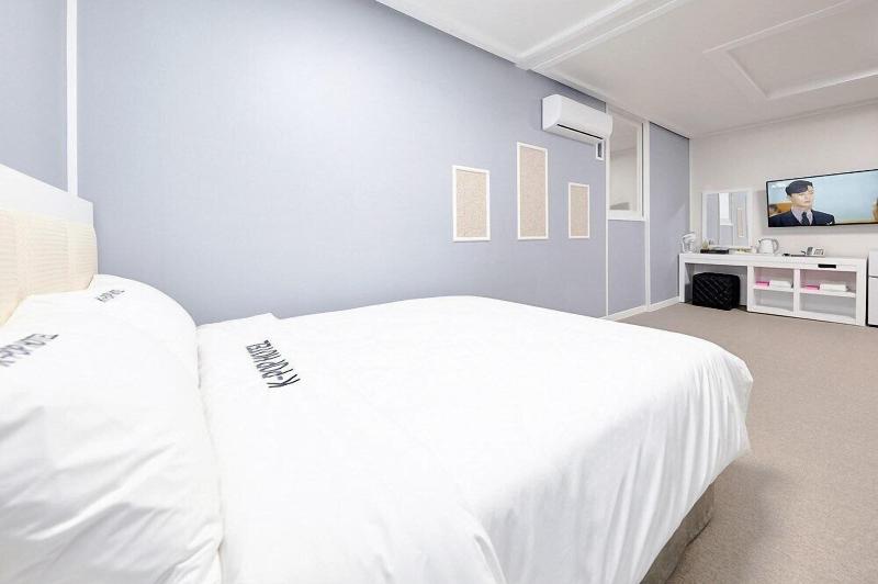 K-Pop Hotel image