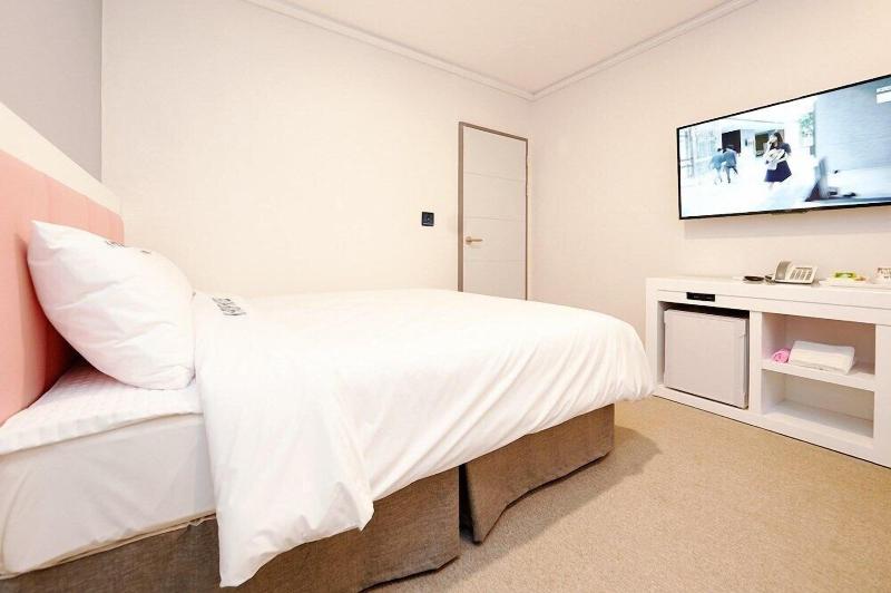 K-Pop Hotel image