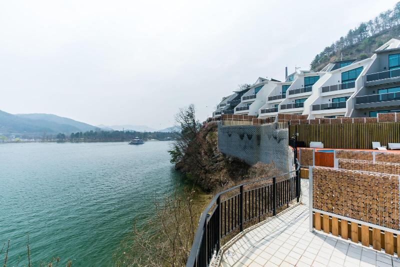 W Jiwoo Resort image