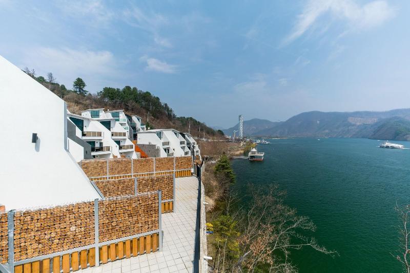 W Jiwoo Resort image