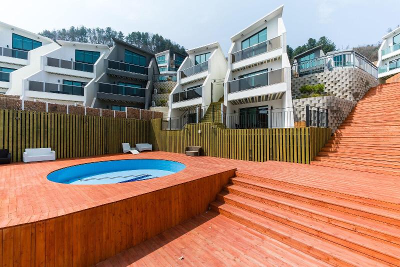 W Jiwoo Resort image