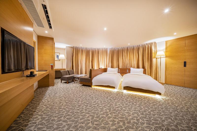Hotel Biz Inn image