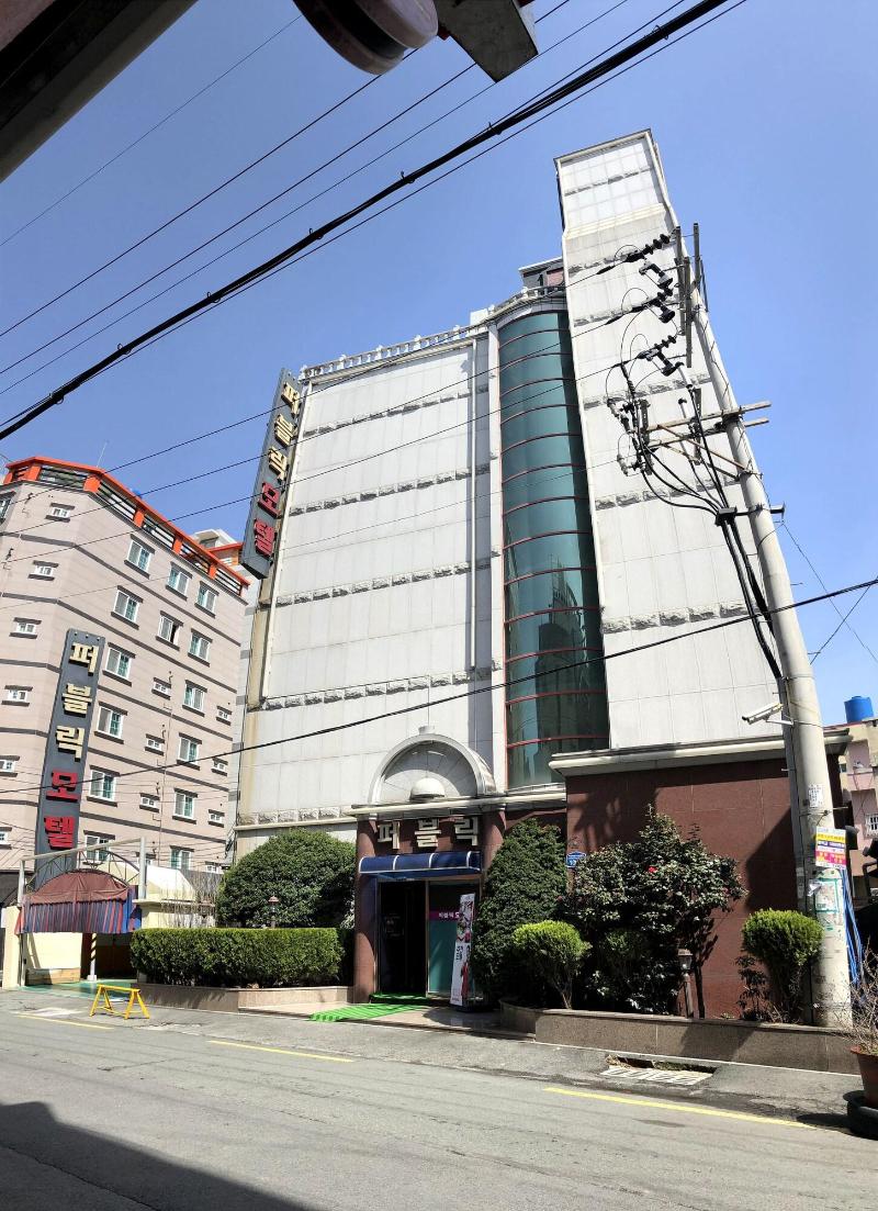Public Hotel image