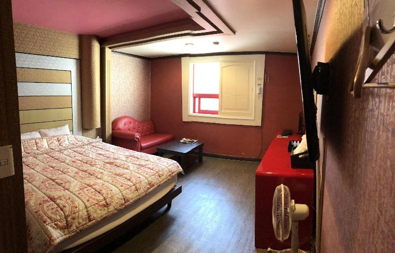 Public Hotel image