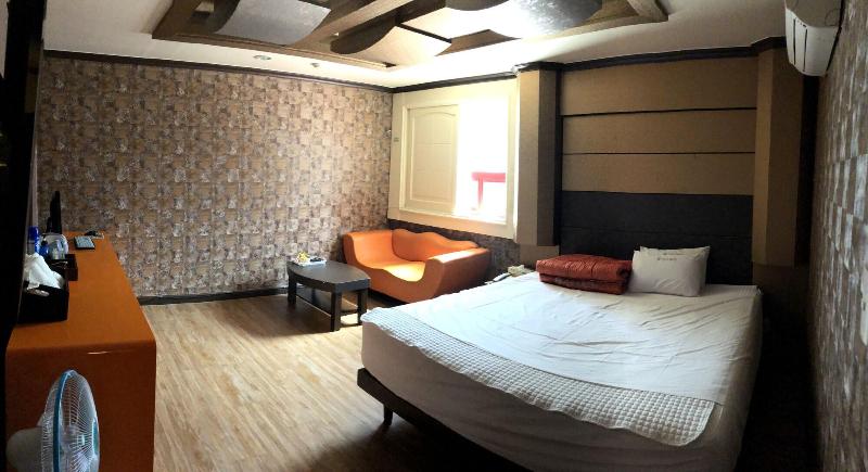 Public Hotel image