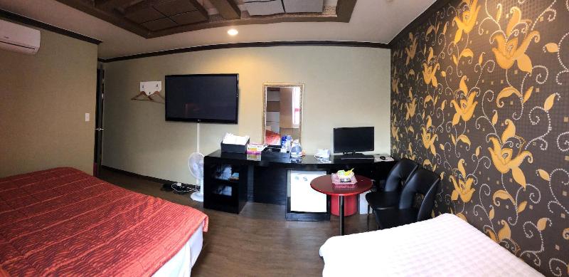 Public Hotel image