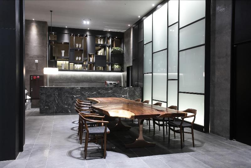 Sky View Hotel image