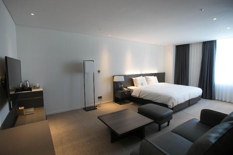 Sky View Hotel image