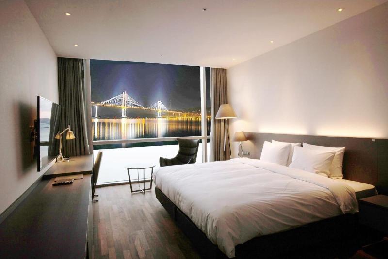 Sky View Hotel image