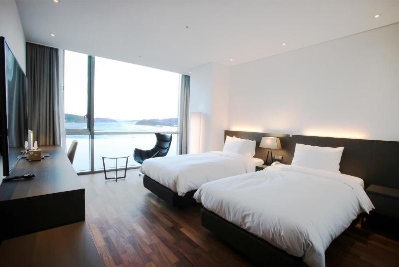 Sky View Hotel image